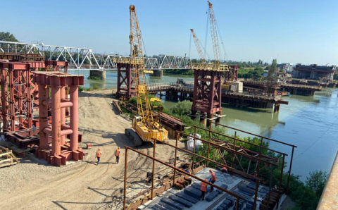 Первый этап строительства нового моста в Краснодарском крае завершен