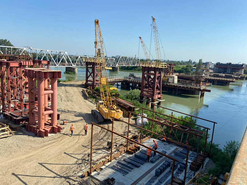 Первый этап строительства нового моста в Краснодарском крае завершен