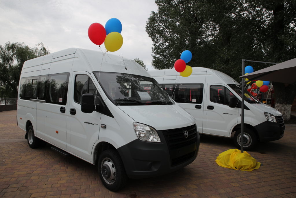 Восемь ростовских «больших» семей станут обладателями новых микроавтобусов