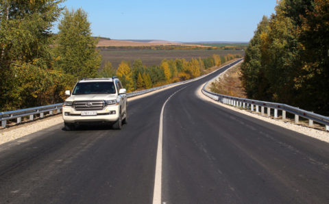 На аварийно-опасных участках трасс Саратовской области обновят разметку
