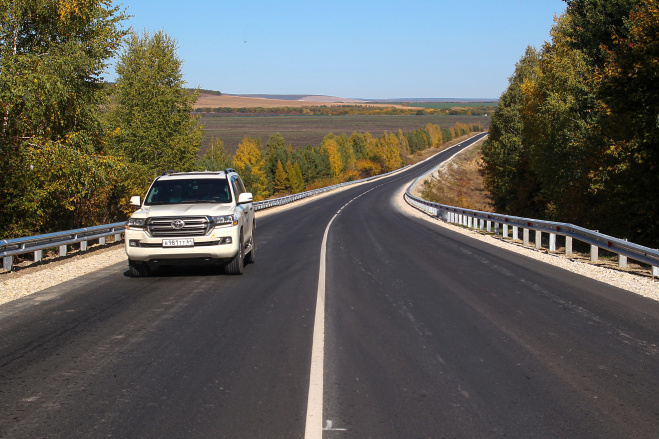 На аварийно-опасных участках трасс Саратовской области обновят разметку