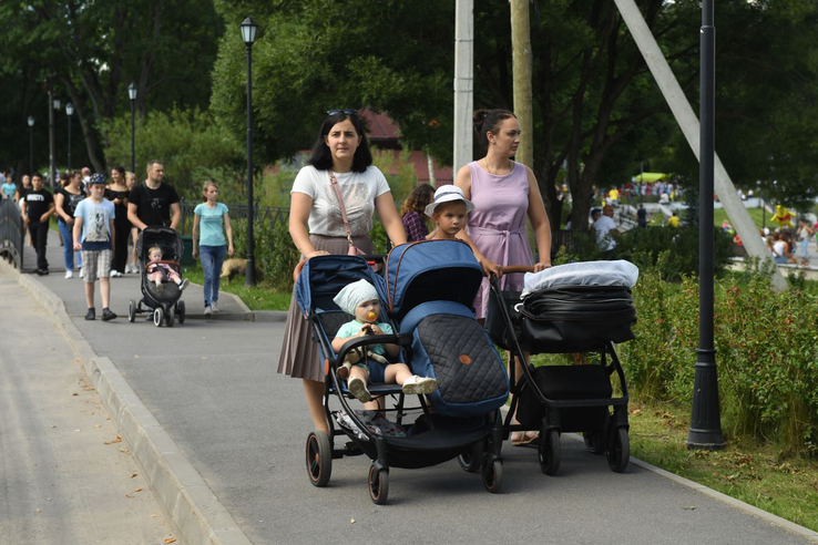 Ленинградская область выплатит детские пособия раньше срока