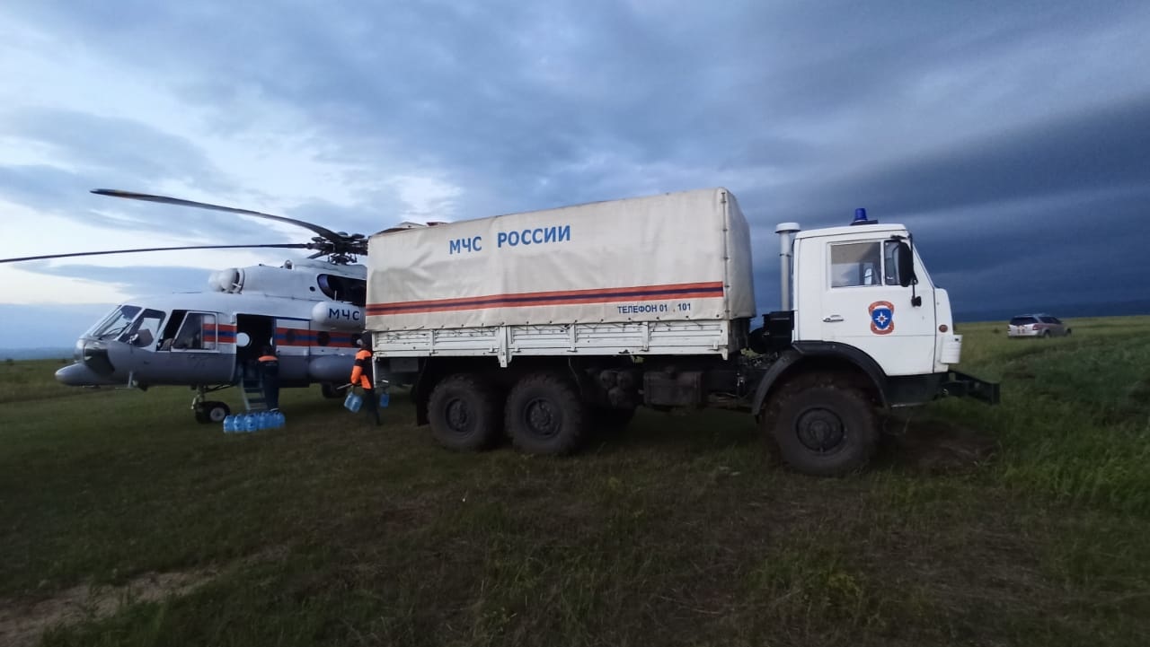 Спасательный вертолёт доставил гумпомощь в забайкальские села