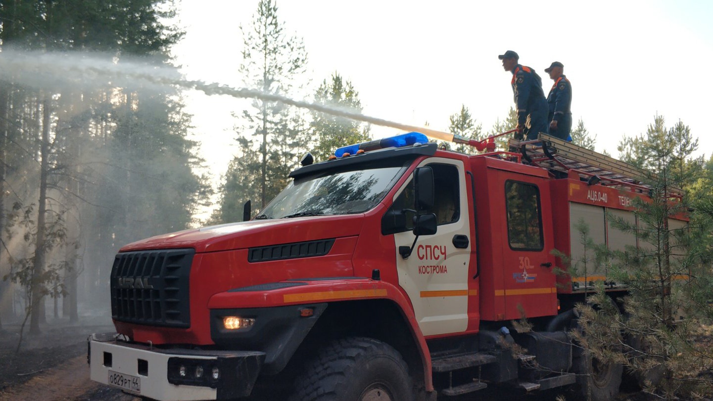 В Костромской области 156 человек задействовали для тушения пожара