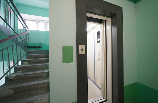 В Кемерове заменили десятки лифтов