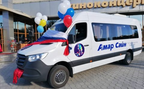 Забайкальскому театру «Амар сайн» подарили «Мерседес»