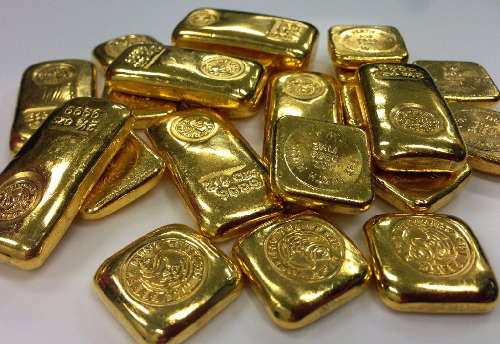 Мировые центральные банки начали массово скупать золото