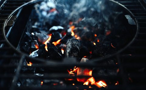 «Сенсаций.нет» выяснили, могут ли оставить нас без зрения шашлык и пицца