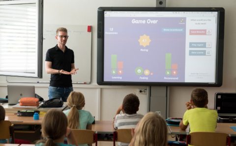 Сотрудники учебных заведений Ивановской области получат выплаты