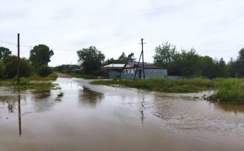 Сильные дожди подтопили дома в Приамурье