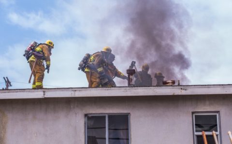 В домах алтайских многодетных семей установят пожарные извещатели
