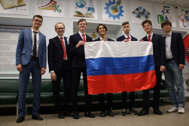 Российские школьники завоевали 4 золотых медали на олимпиаде в Японии