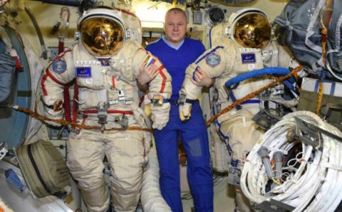 Российские космонавты в апреле осуществят два выхода в космос