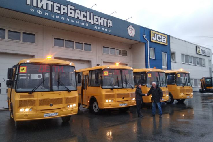 Четыре сотни школьных автобусов вышли на дороги Ленобласти