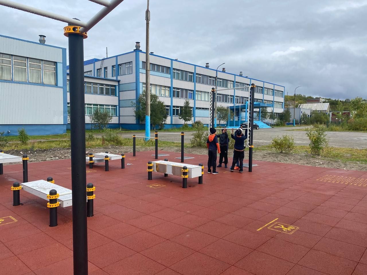 Современную спортивную площадку открыли в Полярном