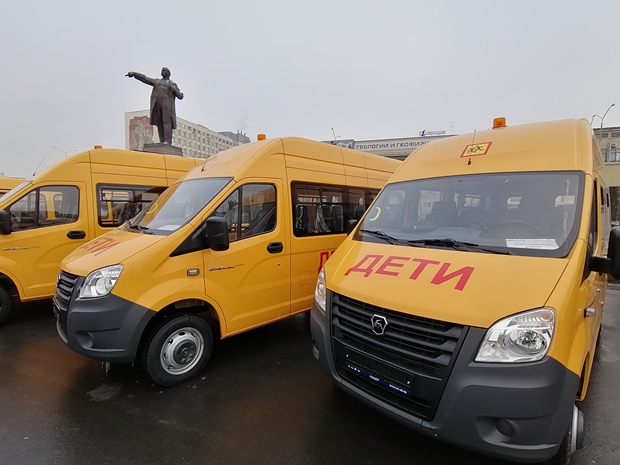 Саратовская область получила новые школьные автобусы