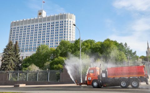 Фонтаны, тоннели и памятники Москвы помыли с шампунем