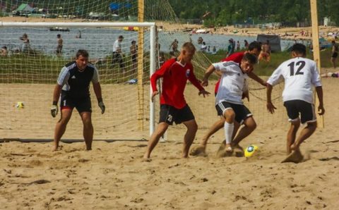 На озере Арахлее организуют фестиваль пляжного футбола