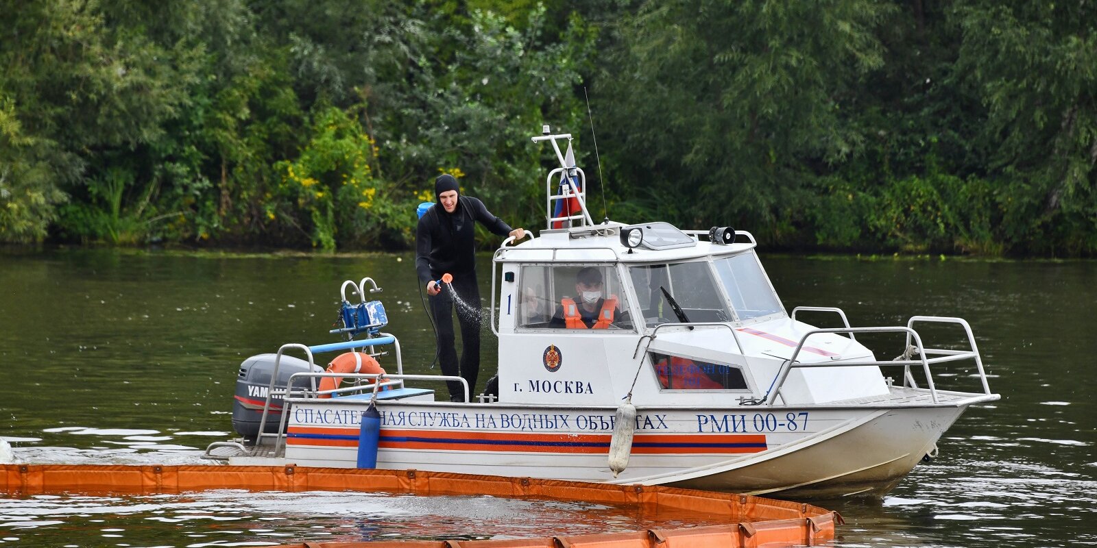 Двум сотням отдыхающих у водоёмов москвичам помогли спасатели