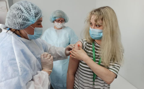 Иркутская область запаслась антиковидной вакциной