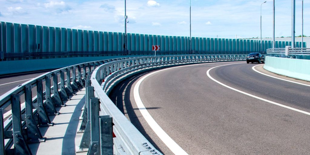 В Москве началась замена шумозащитных экранов