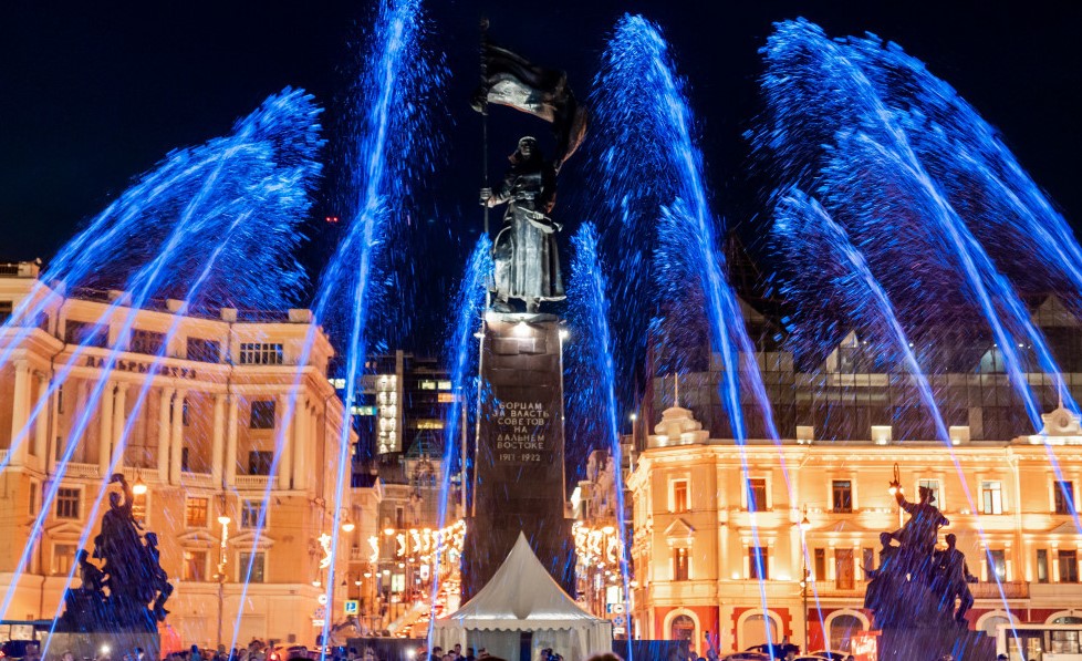 Во Владивостоке прошло открытие мультимедийного пешеходного фонтана