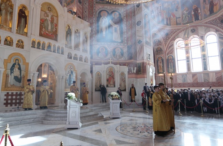 Патриарх Кирилл освятил собор Александра Невского в Волгограде