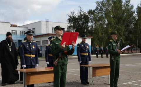 Первокурсники Ярославского училища ПВО приняли военную присягу