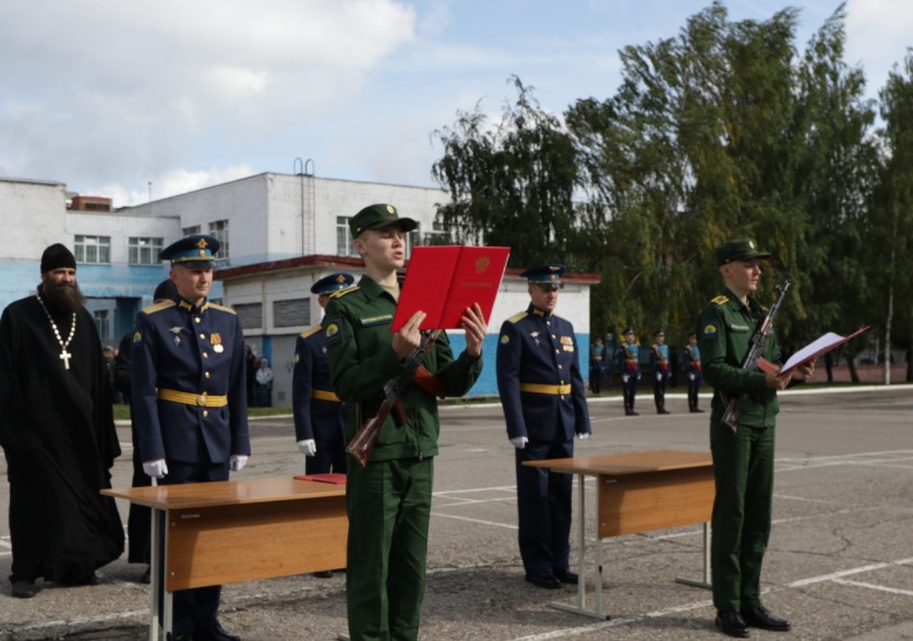Первокурсники Ярославского училища ПВО приняли военную присягу