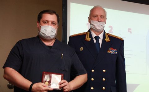 Бастрыкин наградил медалями детских врачей