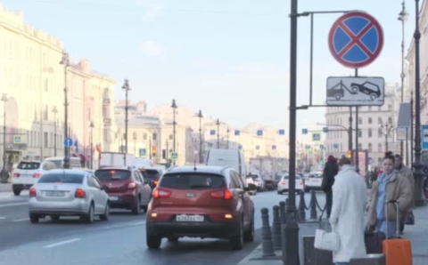 В Петербурге станут пристальнее следить за парковкой у «Галереи»