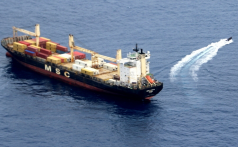 Российские моряки отогнали пиратов от контейнеровоза Атлантике