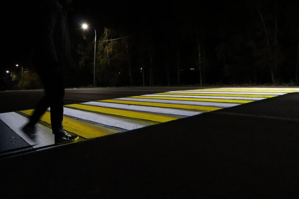 На дорогах Ярославской области появились светящиеся «зебры»