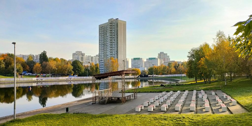 Пруд на юго-западе Москвы очистят от ила и мусора