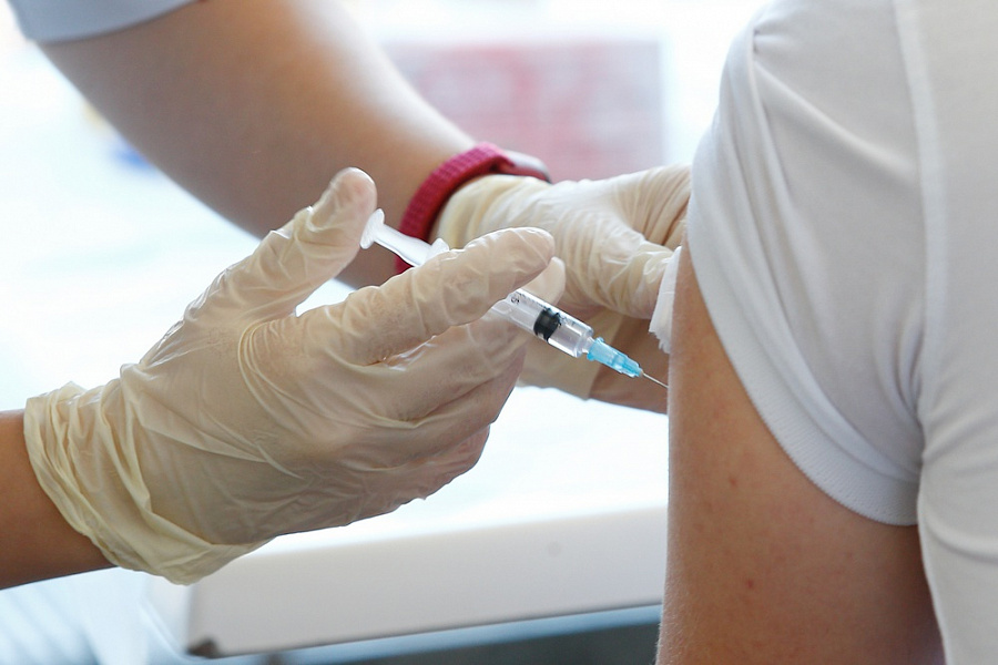 На Кубани начнут увольнять врачей продающих сертификаты о вакцинации