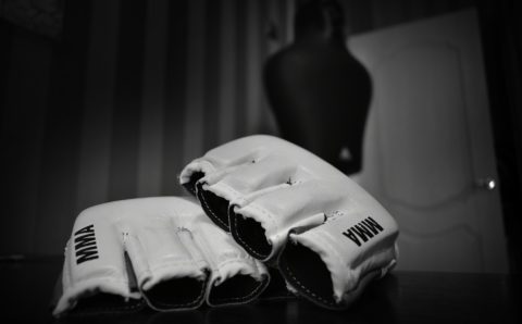Бой Токова с Гюи на турнире Bellator в Москве не состоится