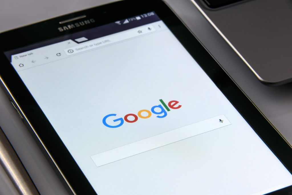 Пользователи столкнулись со сбоями в работе поисковика Google