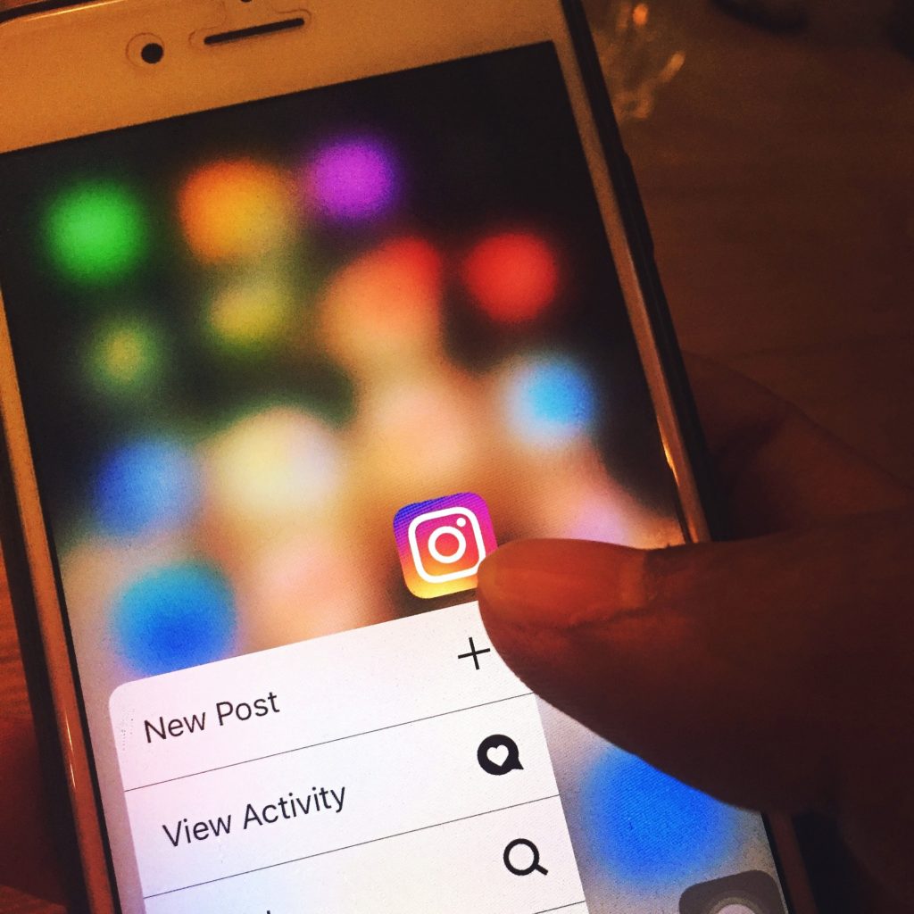 Соцсеть Instagram разрешила загружать контент с компьютера