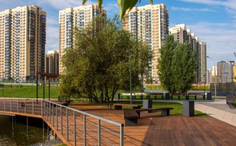 Сквер у Малого Федосьинского пруда в Москве привели в порядок