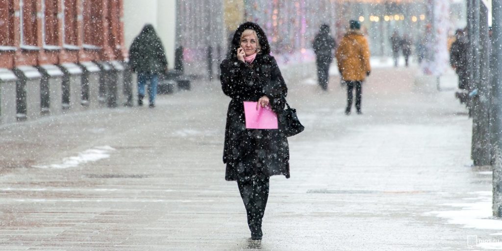 Москвичей предупредили о гололёде на дорогах в понедельник