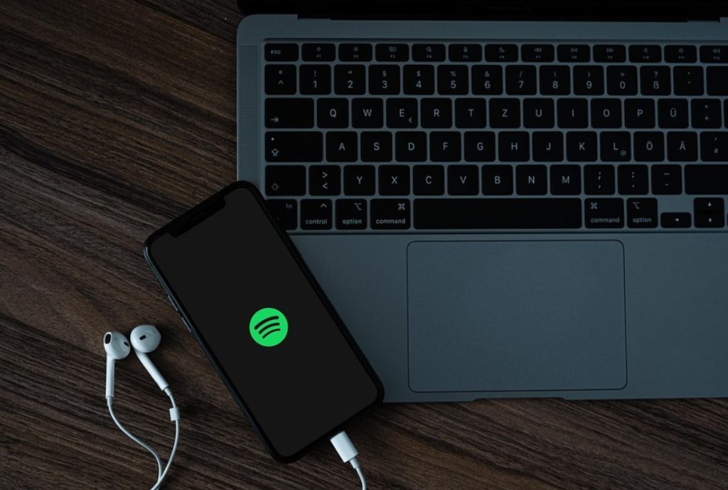 Spotify запустил подкасты для российских пользователей