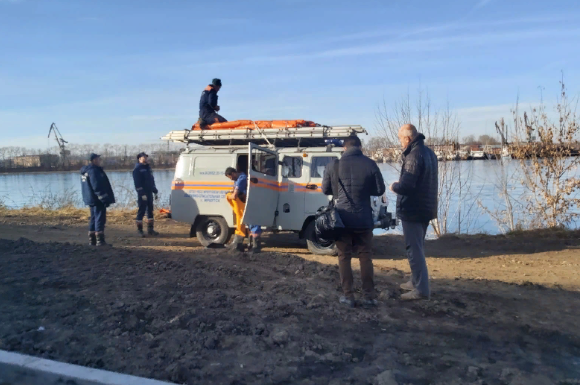 Нефтепродукты попали в воды Ангары в районе Иркутска