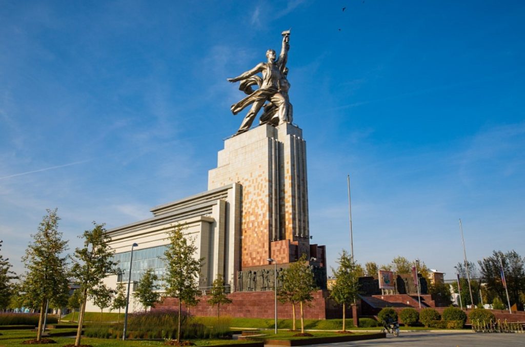 ВДНХ проведет выставку, посвященную творчеству первого русского модельера