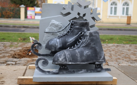 В родном городе фигуристки Туктамышевой появился памятник с коньками