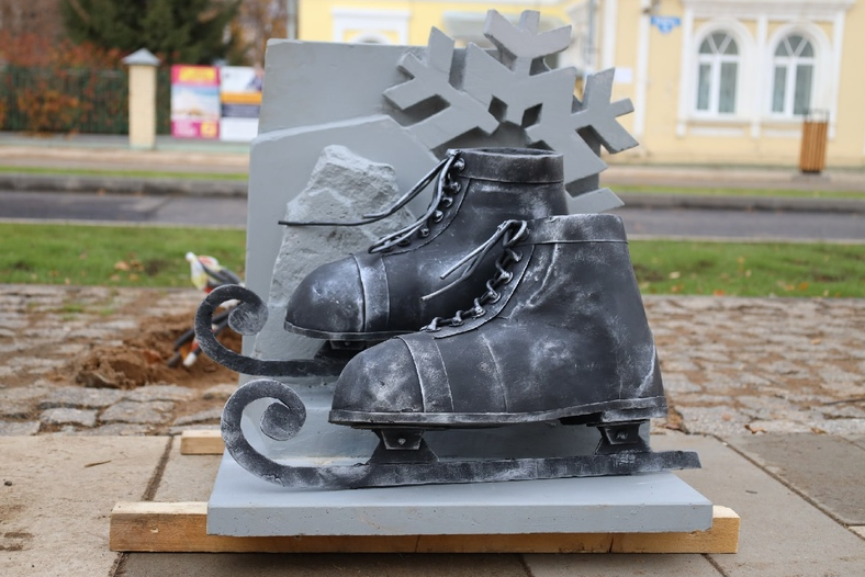 В родном городе фигуристки Туктамышевой появился памятник с коньками
