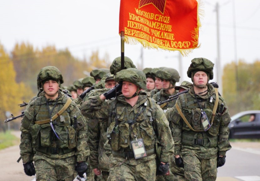 Марш кремлёвских курсантов в Подмосковье собрал более 500 человек