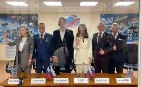 «Роскосмос» утвердил состав «звездного» экипажа для отправки на МКС
