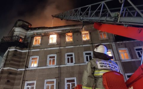 Ночью в центре Саратова произошел крупный пожар