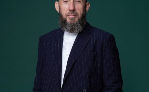 Новый директор МХАТ снял с репертуара спектакль «Чудесный грузин» с Бузовой