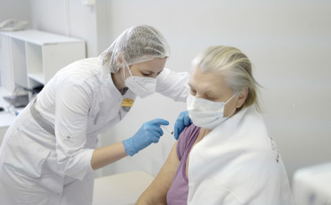 На Кубани пожилых людей будут приглашать на вакцинацию